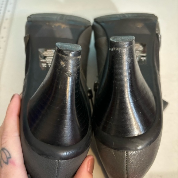Kenneth Cole Reaction women’s grey pointed toe ankle  booties in size 9.5 - Picture 12 of 12